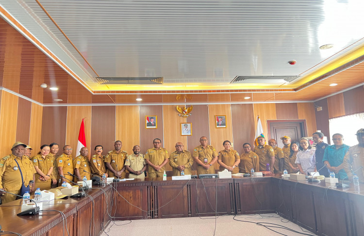 Pemkab Mimika Gelar Rapat Koordinasi Program Koperasi Kampung Merah Putih