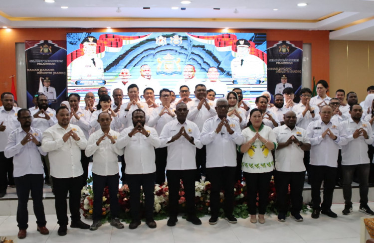 Bupati Johannes Rettob Lantik Pengurus Kadin Mimika 2026–2031, Perkuat Kolaborasi Dorong Ekonomi Daerah