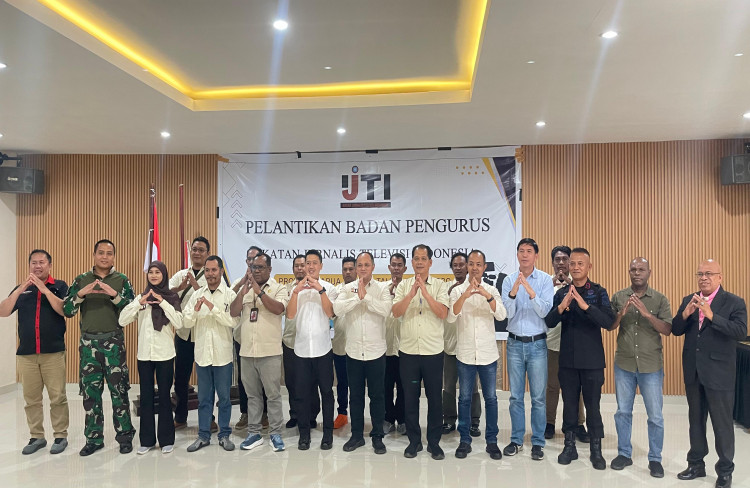 Asisten III Lantik Pengurus IJTI Papua Tengah, Perkuat Profesionalisme Jurnalis Televisi