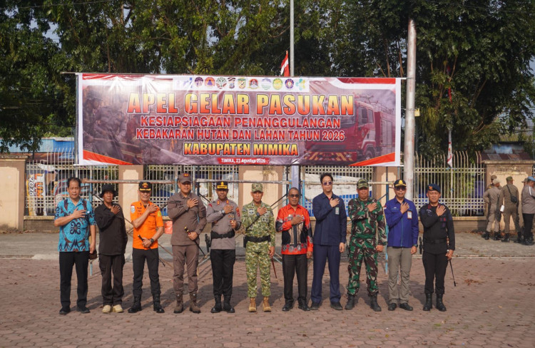 ANTISIPASI PUNCAK KEMARAU, KAPOLRES PIMPIN APEL GELAR PASUKAN KESIAPSIAGAAN PENANGGULANGAN KARHUTLA MIMIKA 2026