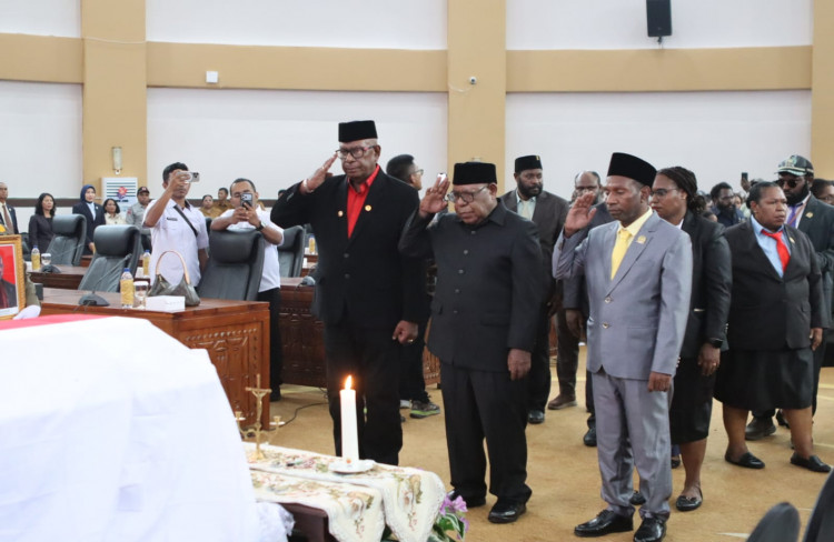 Karel Gwijangge Berpulang, DPRK Mimika Gelar Paripurna Penghormatan Terakhir