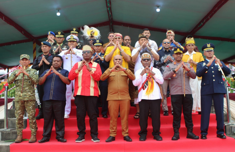 Pimpin Upacara HUT ke-30 Kabupaten Mimika, Johannes Rettob Ajak Masyarakat Lanjutkan Perjuangan Pembangunan